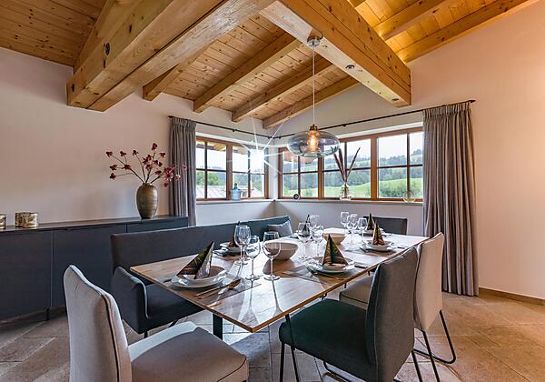 App. Zirbe Wohnzimmer_Esstisch