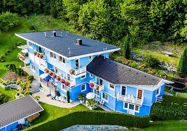 Appartementhaus außen Sommer