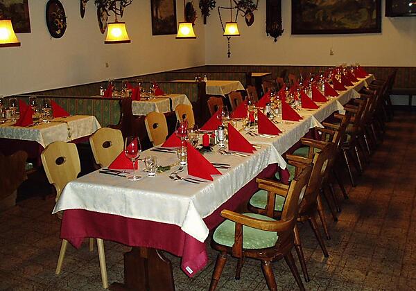 Gr. Saal gedeckte Tafel 2