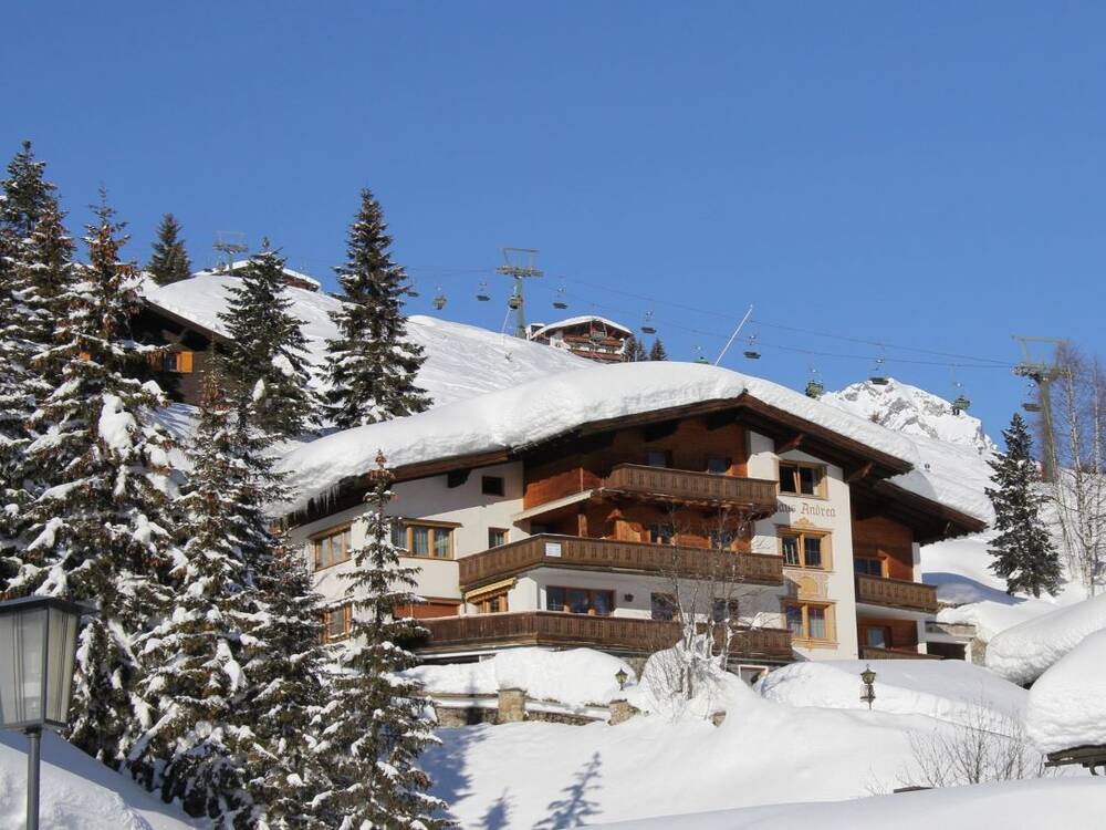 Aussenansicht vom Appart Andrea in Lech am Arlberg im Winter