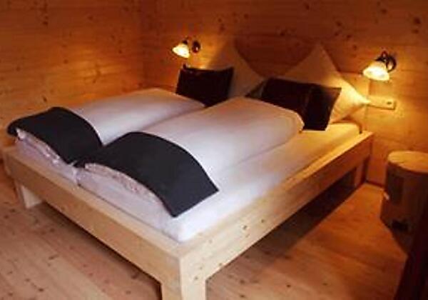 chalet-auszeit-zirbenzimmer-03-1024x682