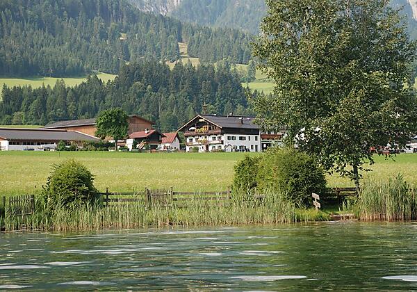 Lamplhof vom See gesehen