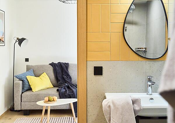 Beispiel für Badezimmer mit Wohnbereich