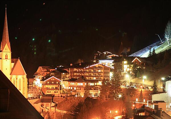 Blick_auf_Heiligenblut_bei_Nacht