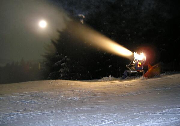 maschinell beschneite Pisten bis zu unserem Haus