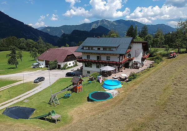 Terrasse & Spielbereich direkt beim Haus