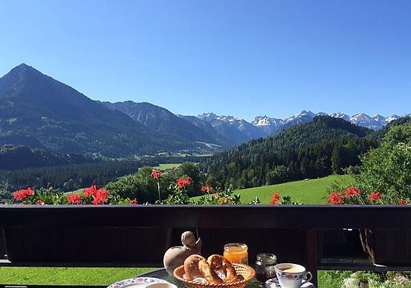 Frühstück auf dem Balkon-Haus Bergland