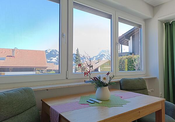 Berglust-Wohnzimmer-Ausblick-WaibelFeWo2024