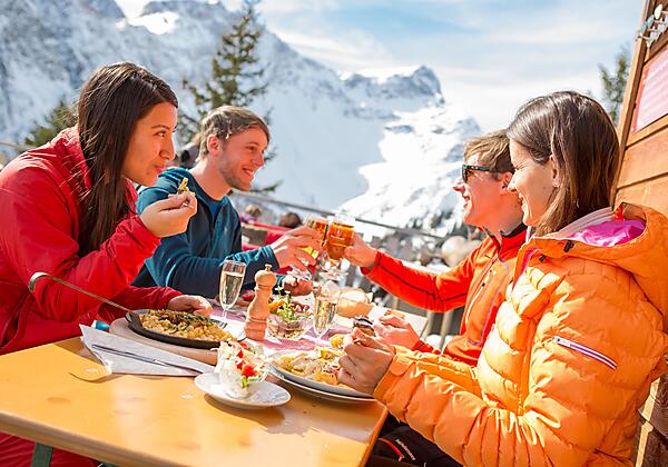 Genuss_auf_der_Hütte_im_Brandnertal_(c)_Michael_Ma