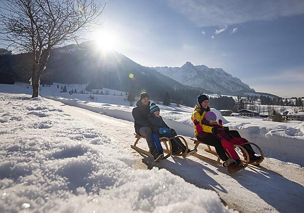 Kaiserwinkl-Urlaub-Aktivitaeten-Rodeln-Schlittenfa