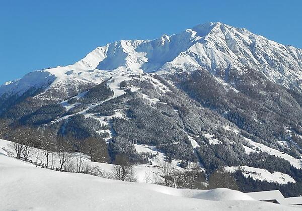 Blick auf Goldried Schigebiet