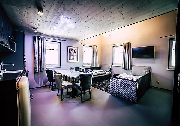 Söll_AparthotelOldSchool_Esstisch_WilderKaiser