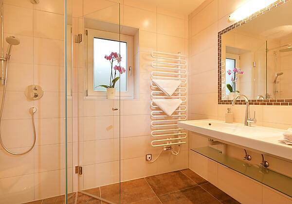 Zimmer Sonneck neu Badezimmer