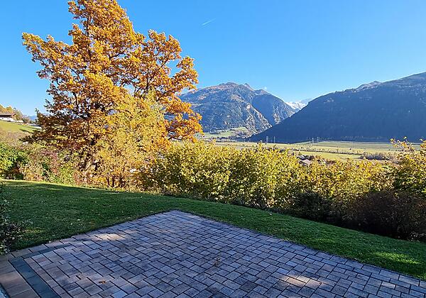 Blick vom Hintergarten auf die Hohen Tauern