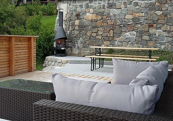 Lounge Terrasse mit Grillplatz