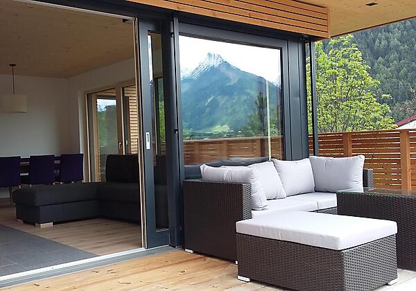 Lounge-Terrasse Zugang Wohn-Essbereich