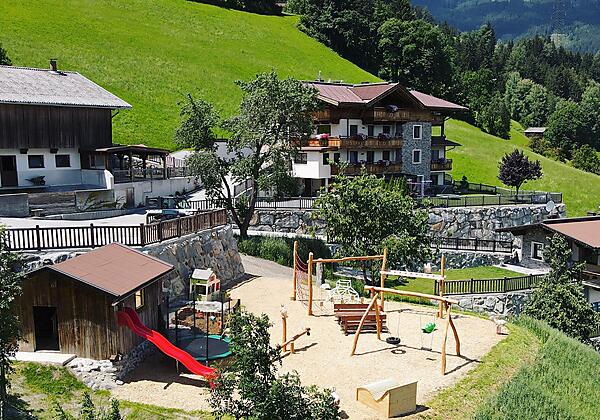 Abenteuer-Spielplatz am Hof