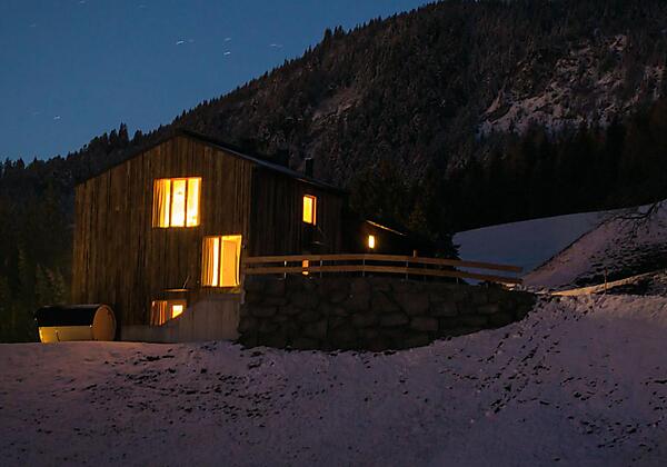 Wiesegg Aussenansicht Nacht