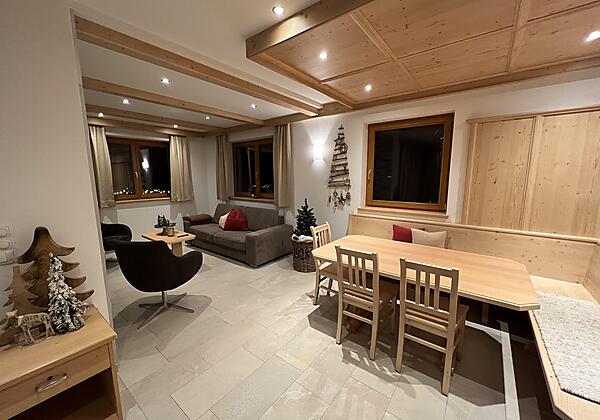 App 2 Wohnzimmer mit Essbereich