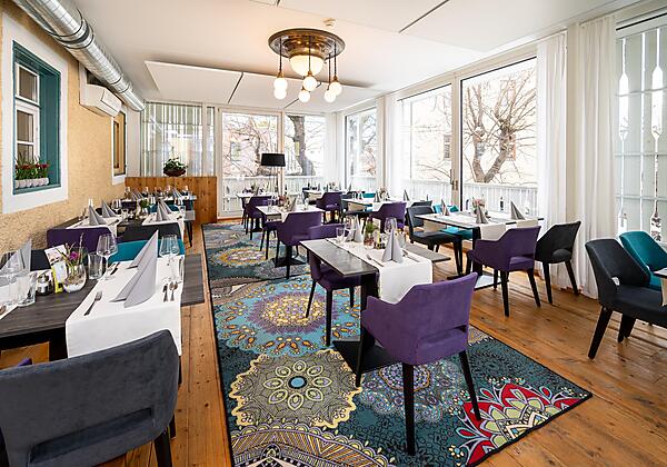 Wintergarten für das Frühstück in der Morgensonne