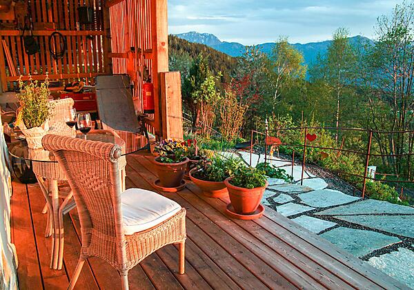 Genießen Sie die Aussicht auf der Mirnock Hütte
