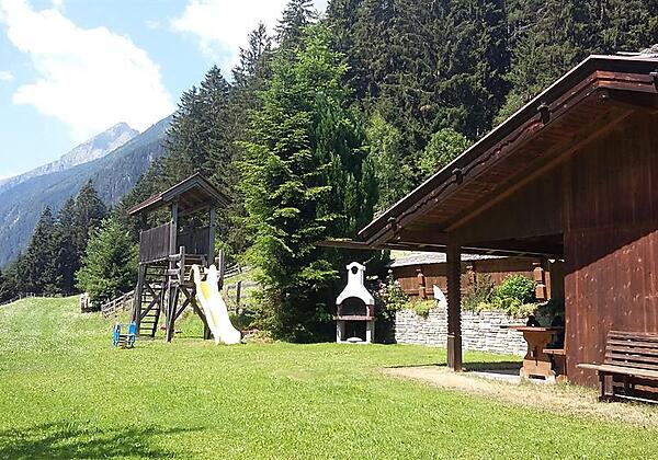 Spielplatz mit Grillmöglichkeit