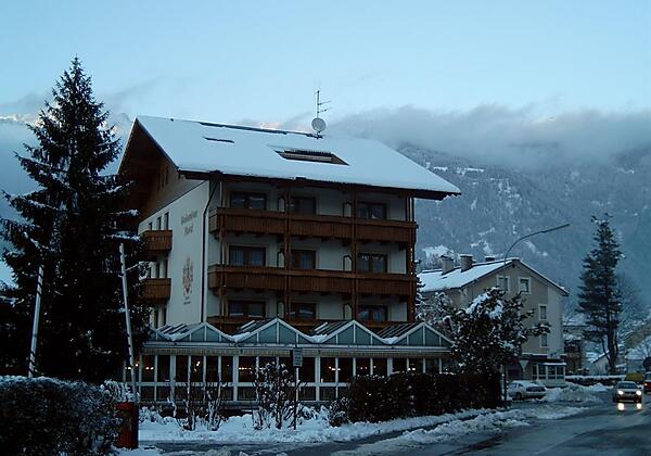 Hotelansicht Süd Winter