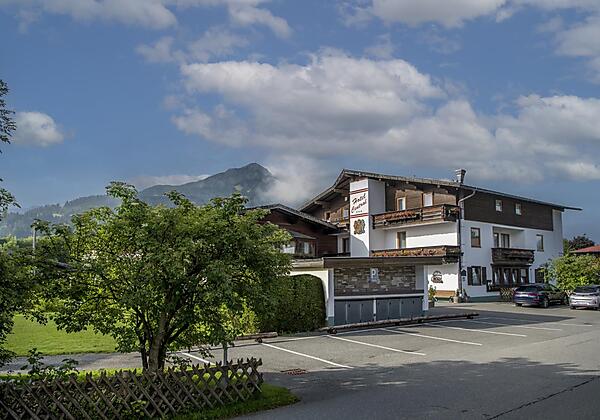 Familienhoel-Central-Frontansicht (Groß)