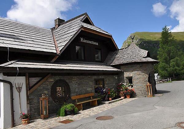 Kärntnerhaus m 3 FeWo u Restaurant