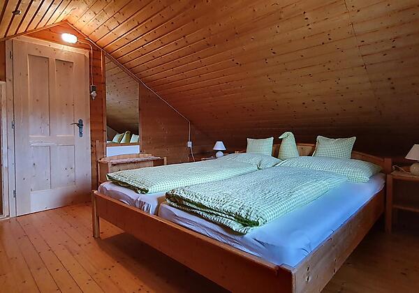 Obergeschoss_Doppelbettzimmer_Ferienhaus_am_BAdese