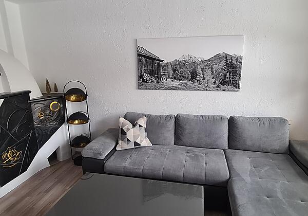 Wohnzimmer mit Kachelofen