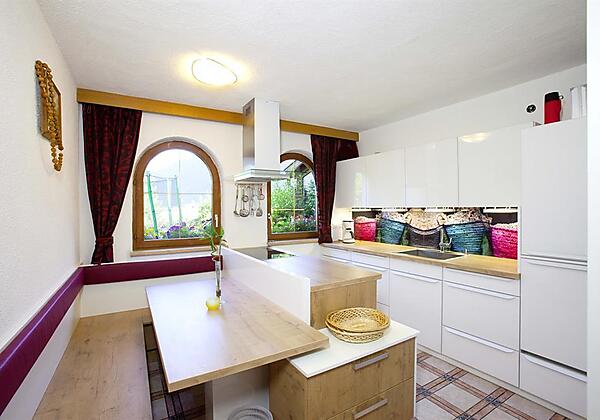 grosse Küche extra vom Esszimmer