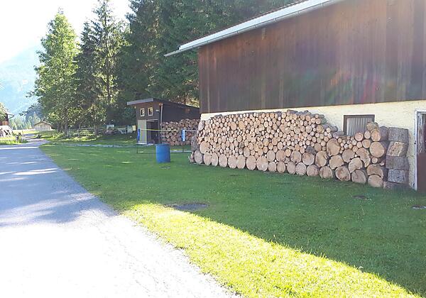 Vor dem Haus Blickrichtung Osten