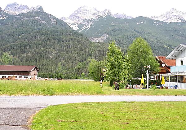 Vor dem Haus Blickrichtung Norden