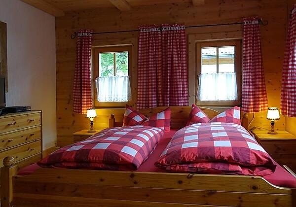 201706052239480.schlafzimmer1-mit-TV