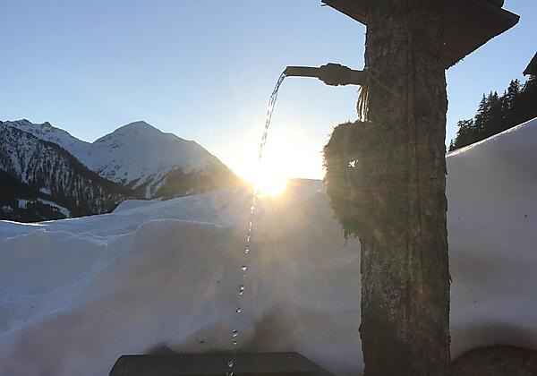 Quellwasser vorm Haus