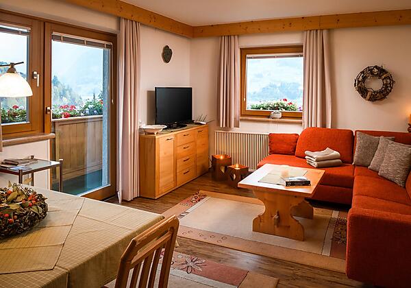 sonnenhang_dolomiten_wohnzimmer