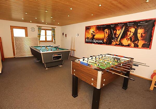Spielraum mit Billard und Kicker