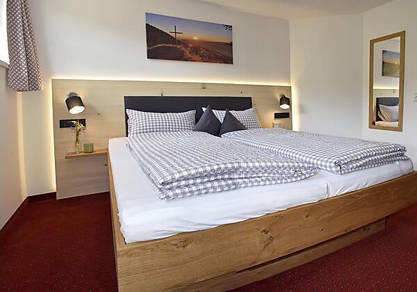 Unser Elternschlafzimmer in der Abendsonne