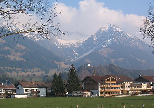 Haus mit Bergblick auf die Allgäuer Alpen