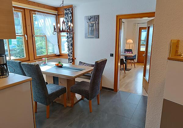 Essecke-Wohnzimmer-Beslerblick2023