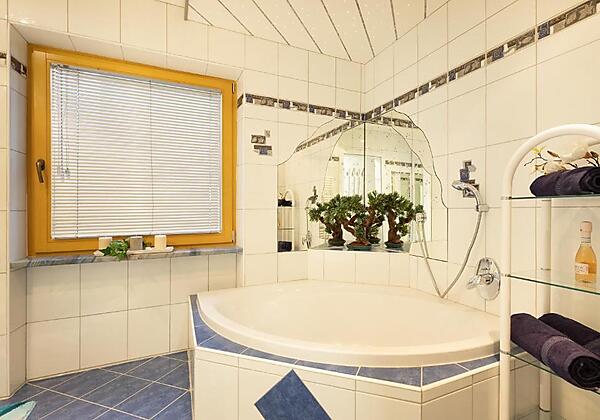 Zillertal_Ferienwohnung Bonny_Badezimmer_Badewanne