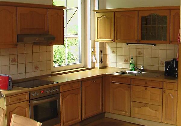 Küche: Herd, Spüle und Spülmaschine