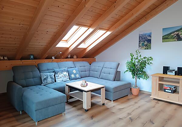 Gipfelblick-Wohnzimmer(2)2024neu-Waibel FeWo