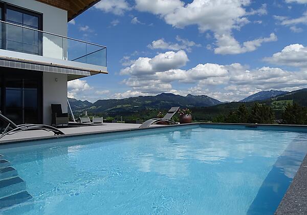 Aussenpool mit Blick nach Osten