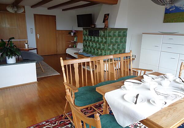 Wohn-/Esszimmer mit Kachelofen