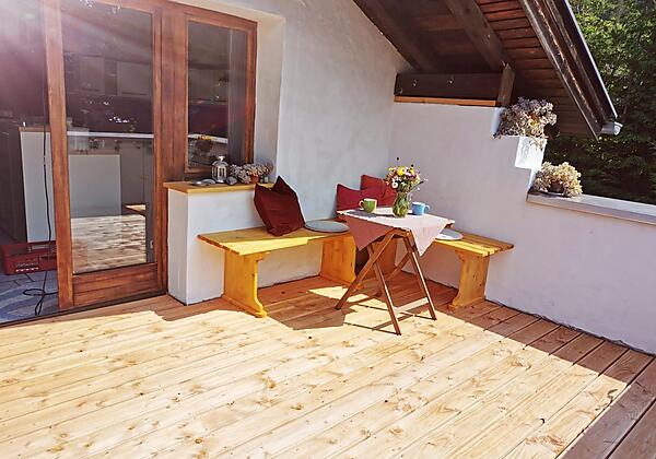 Terasse_Blick_Auf_Sitzbank