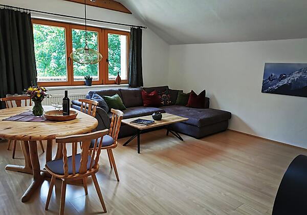 Wohnzimmer_Tisch_Couch