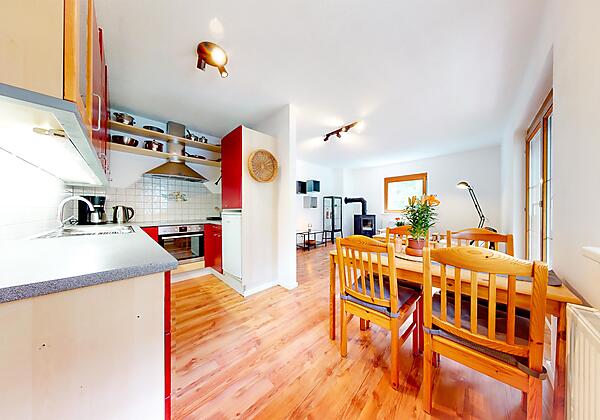 Ferienwohnung-Kathrin-Huben-Wohnzimmer-Kueche-1