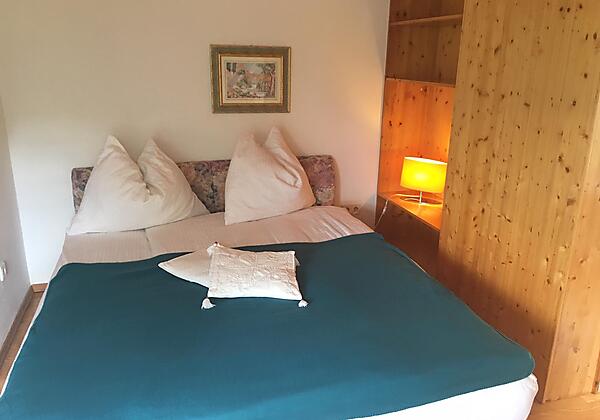 Das Schlafzimmer mit französischem Bett